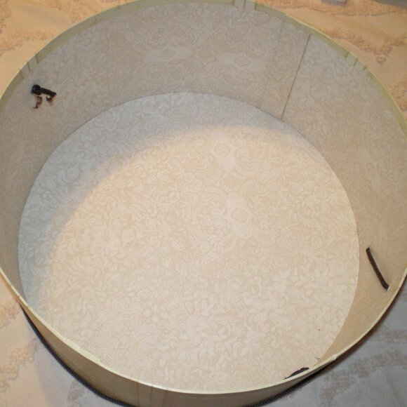 Victorian Trading Company Large Hat Box HTF and Rare! - Picture 3 of 6